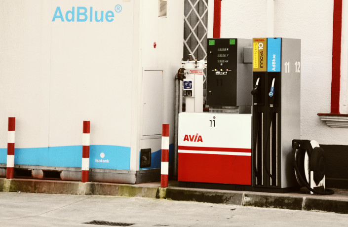 Surtidor adBlue gasolinera acitain avia